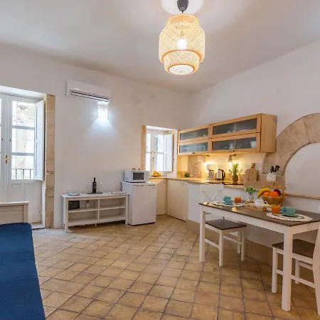 Marco's House - Ortigia Wifi Apartment Syracuse